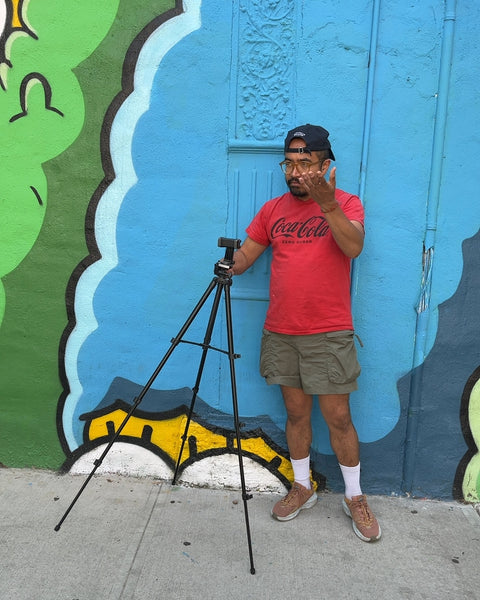 Lightweight Aluminium Tripod Stand That Will Work For Both Your Phone & Camera