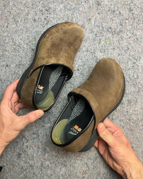 Dansko XP 2.0 Brown Leather Clogs, Size 37