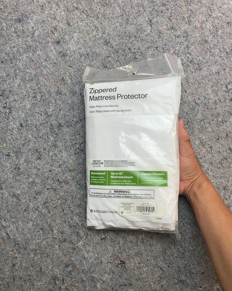 Room Essentials Zippered Mattress Protector, Size Full