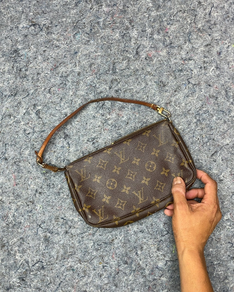 (Fake) Louis Vuitton Monogram Pochette Accessories Bag Zipper Issue