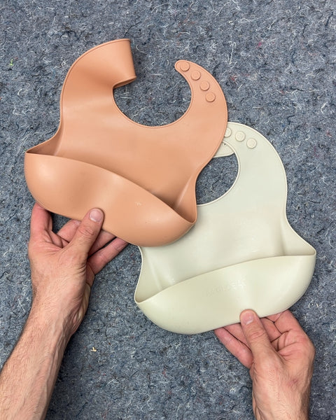 2 Silicone Baby Bibs