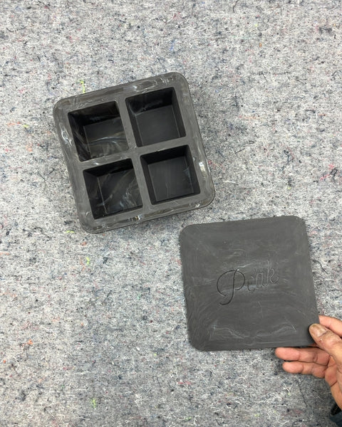 Peak Ice Cube Tray with Lid