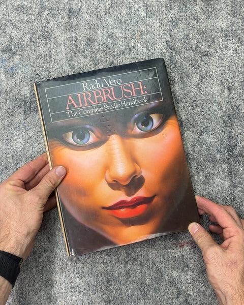 Airbrush: The Complete Studio Handbook by Radu Vero