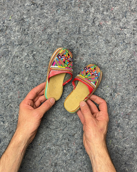 Adorable Embroidered Colorful Toddler Sandals, Size 4