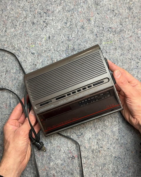 Vintage Sonic FM AM Clock Radio DR77