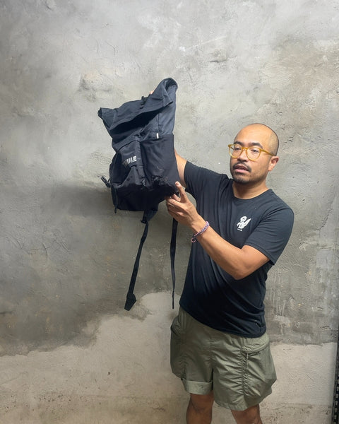 Thule Black Backpack w Wee Hole in the Water Pocket