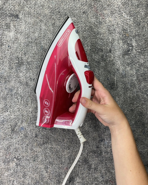 Black & Decker Red and White Steam Iron (Tested)