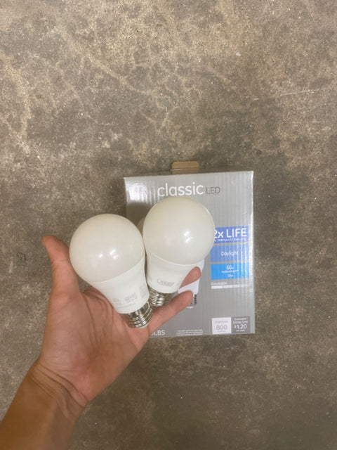 2 GE Classic LED Bulbs (60 w)