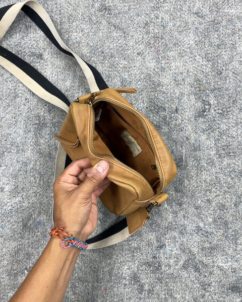 Universal Thread Tan Crossbody Bag