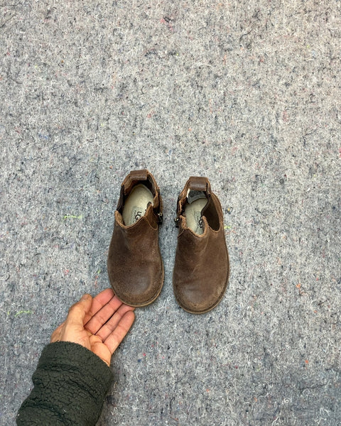 Ugg Brown Leather Shoes, Sz Kids 7 or 23.5 EU