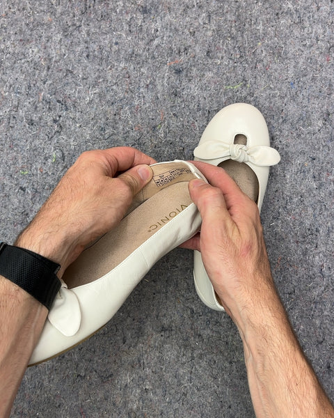 Brand New Vionic White Ballet Flats with Bows, Size US 7W or EU 37