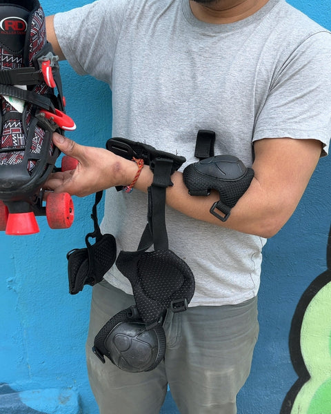 Kids Extendable Roller Skates with Protective Gear, Size 3-6