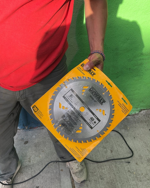 Delta Miter Saw with Brand New Blade (Watch Your Fingers!!)