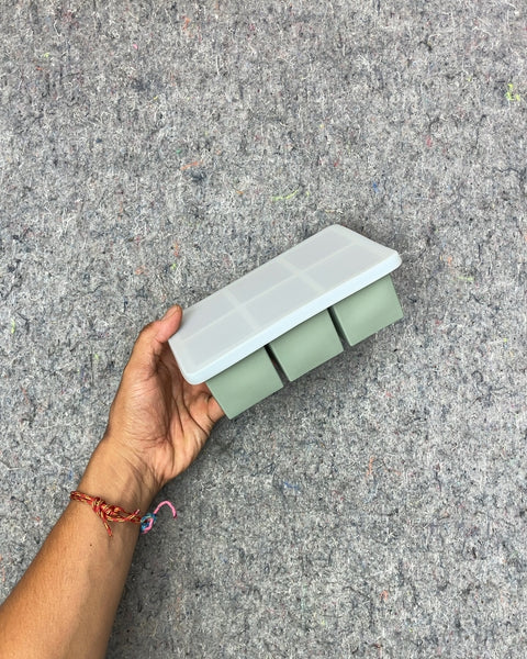 Green Silicone Ice Cube Tray with Lid