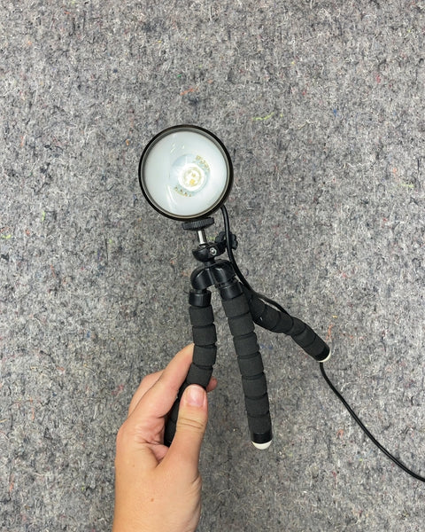 *Unz Unz Unz* Light with Tripod