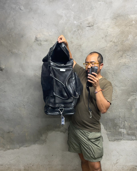 Vintage-y Leather Duffel Bag to Rob a Bank With