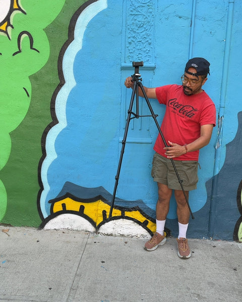 Lightweight Aluminium Tripod Stand That Will Work For Both Your Phone & Camera