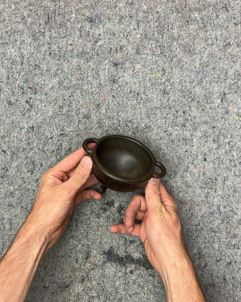 Vintage Lodge Cast Iron 3-Legged Serving Kettle/Cauldron