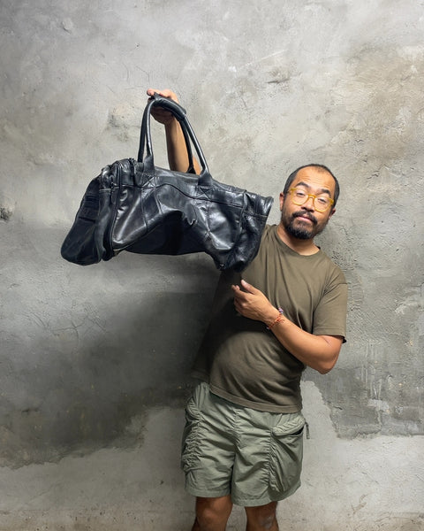 Vintage-y Leather Duffel Bag to Rob a Bank With