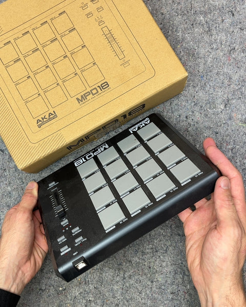 AKAI Professional MPD18 Compact Pad Controller, Needs Power Cable