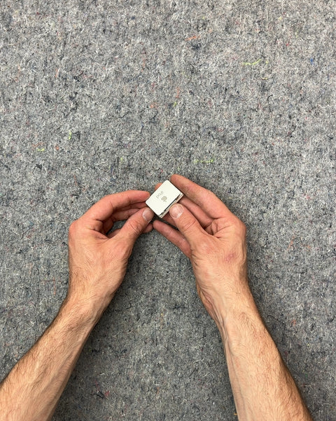 Silver Apple iPod Shuffle 2nd Generation, Needs A Charger