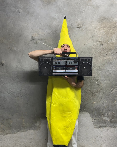Sanyo MW228 AM/FM Stereo Dual-Cassette Boombox, Detachable Speakers & Battery Or Wire Powered
