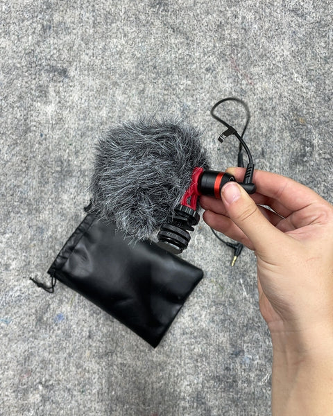 Microphone with Windscreen and Pouch