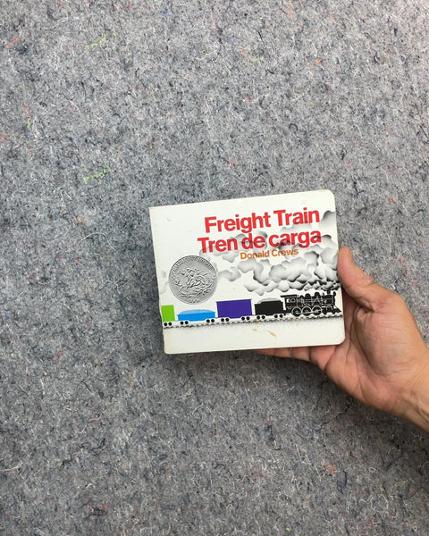 Freight Train/Tren de Carga by Donald Crews