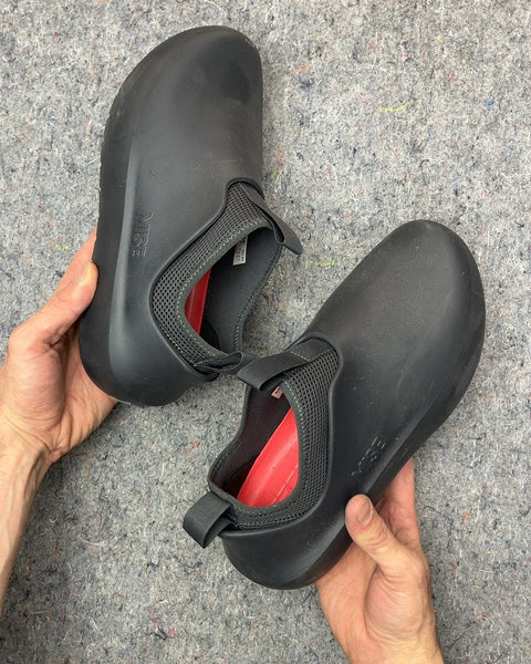 Mise Black Slip-On Shoes In Excellent Condition, EU 42