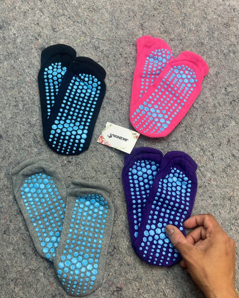 Four Pairs of Skidproof Socks, Size S/M