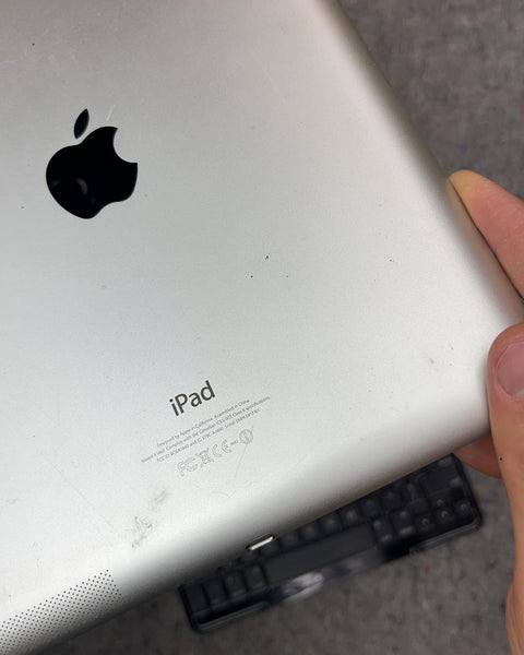 Older iPad (4th Generation) 64gb with Logitech Keyboard Case, Reset & Uses USB Lightning Cable For Charging