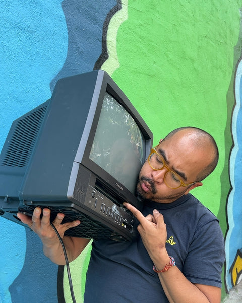 Toshiba CRT TV with VCR, Turns On!