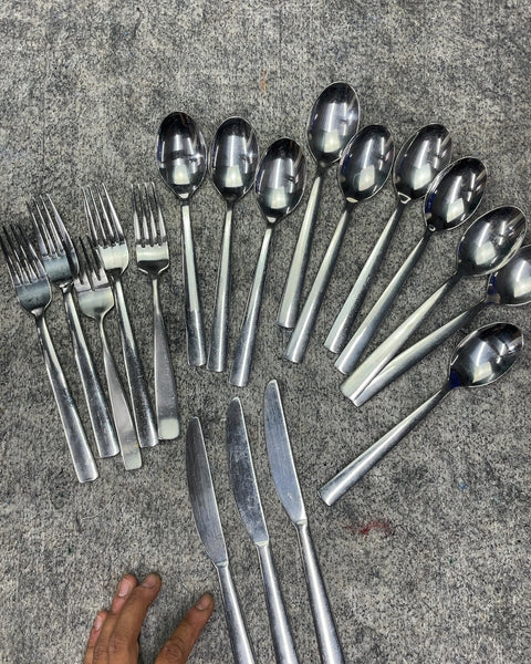 A Grip of Williams-Sonoma Cutlery