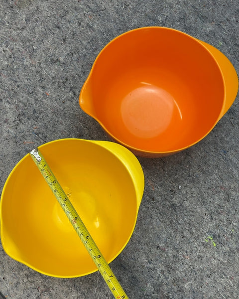 Two Fun Nice Plastic Mixing Bowls