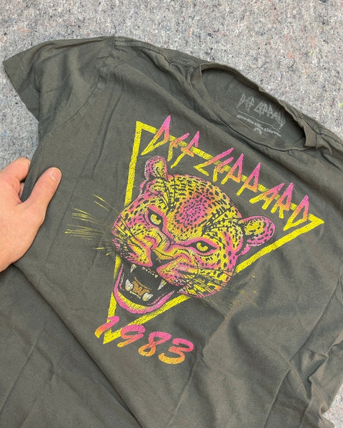 Def Leppard Graphic T-Shirt, Size Women M