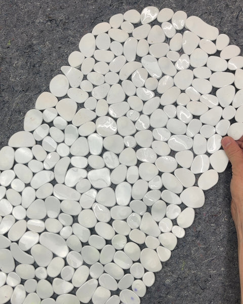 White Pebble Bath Mat, L24"