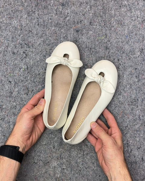 Brand New Vionic White Ballet Flats with Bows, Size US 7W or EU 37