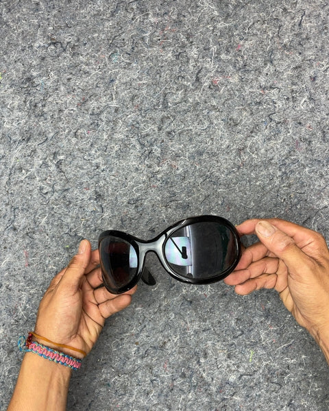 Black Oval Frame Sunglasses, Yes They Wrap Around Your Face Competely It Looks Kind of Fun and Buggy