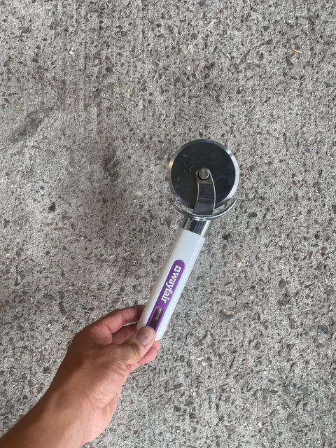 Pizza Cutter with a Good Grip