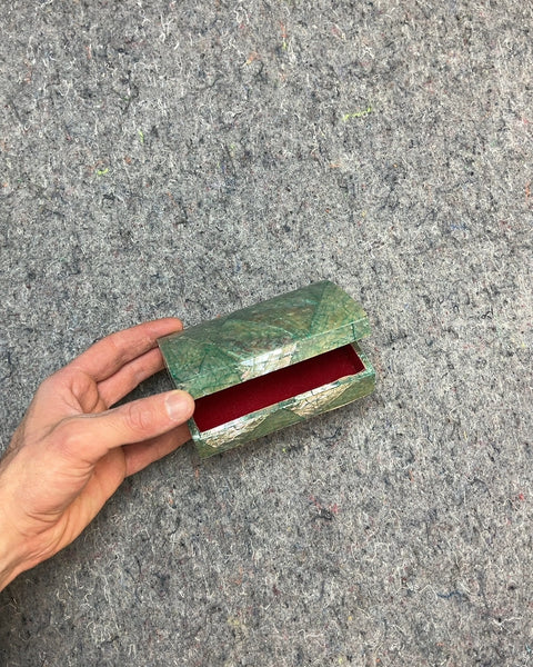 Beautiful Nacre-like Trinket Box
