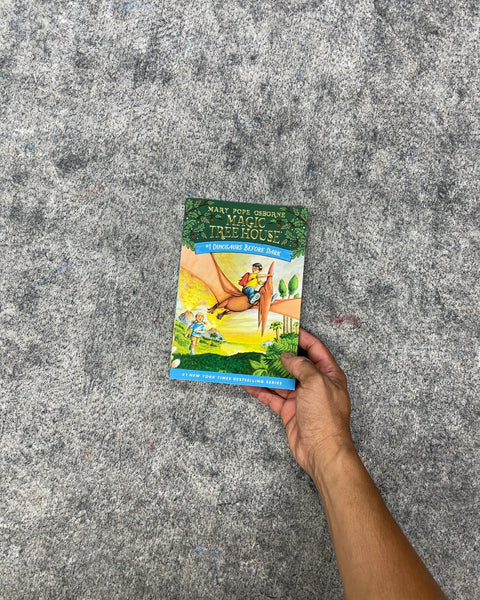 Magic Tree House: Dinosaurs Before Dark by Mary Pope Osborne