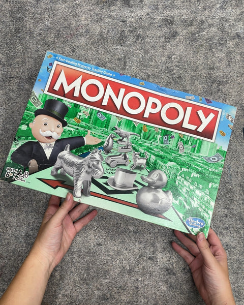 Hasbro Gaming Monopoly Classic Board Game