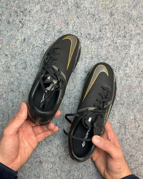 Nike Phantom Soccer Cleats, Size US 6.5M or EU 39
