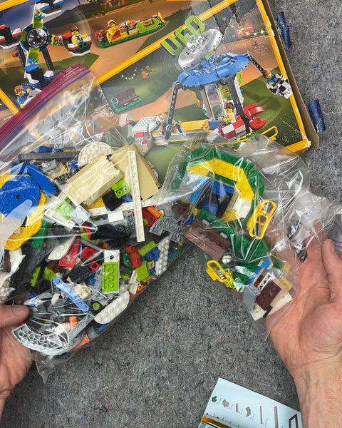 LEGO Creator 31095 Fairground Carousel Building Set, Seemed Fairly Complete But Didn't Count The Pieces