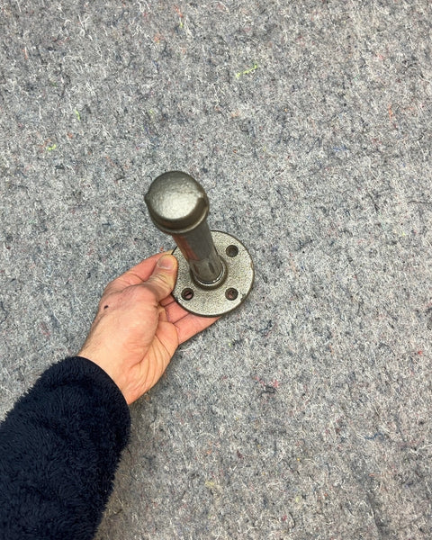 Rustic Iron Pipe Bracket, 8"