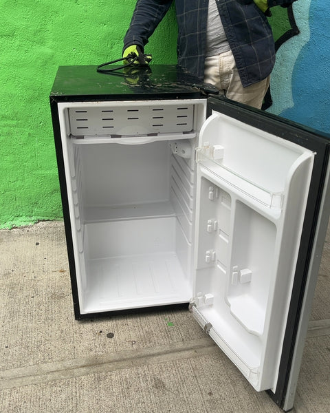 Magic Chef Compact Refrigerator, HMR440SE