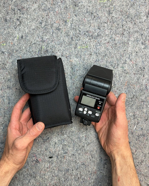 Nikon Speedlight SB-600 Flash with Case