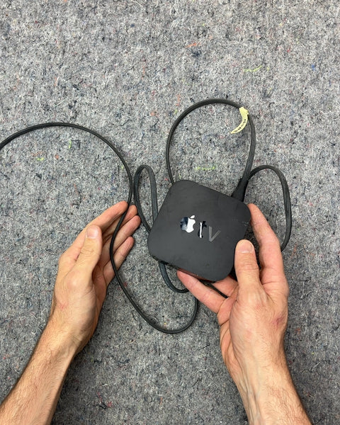 Apple TV Streaming Device, Turns On But Untested Otherwise