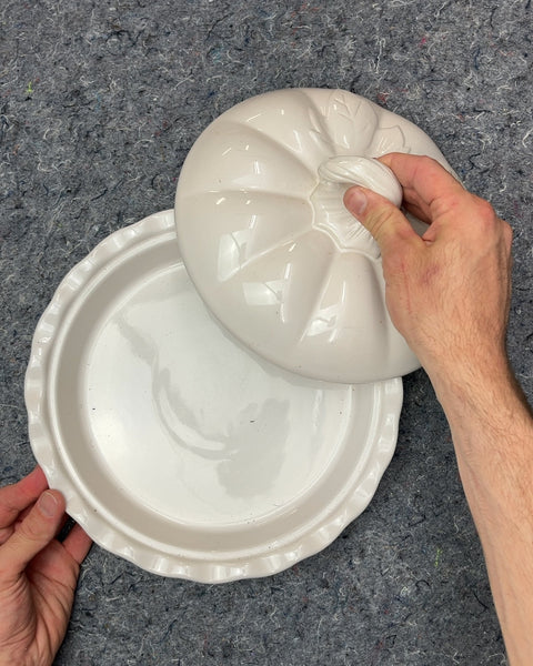Pretty White Ceramic Pumpkin Pie Dish with Lid, 10"