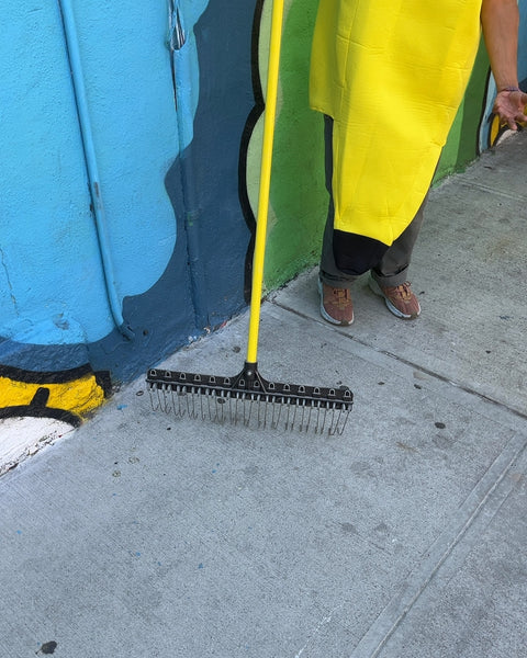 The Groundskeeper II Leaf Rake